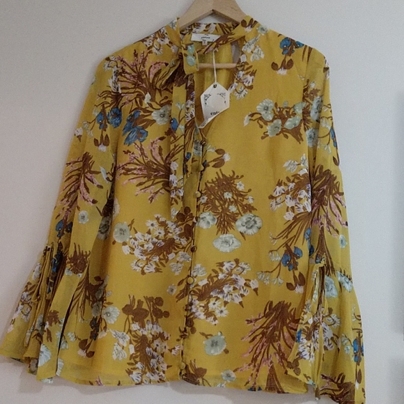 ENTRO:  BOHO chic, Bold, Beautiful mustard yellow blouse with floral print - Picture 3 of 8